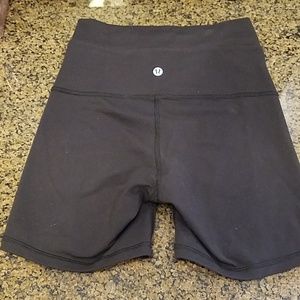 Lululemon black shorts 4